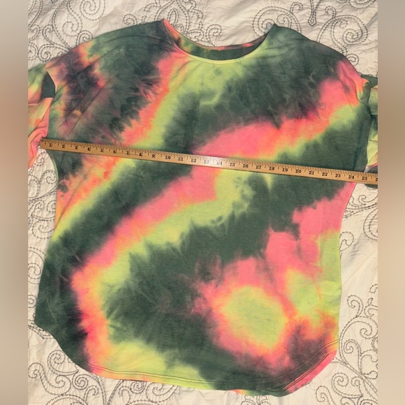 2X Tie-dyed short ruffled sleeve, terry material, EUC - Picture 6 of 7
